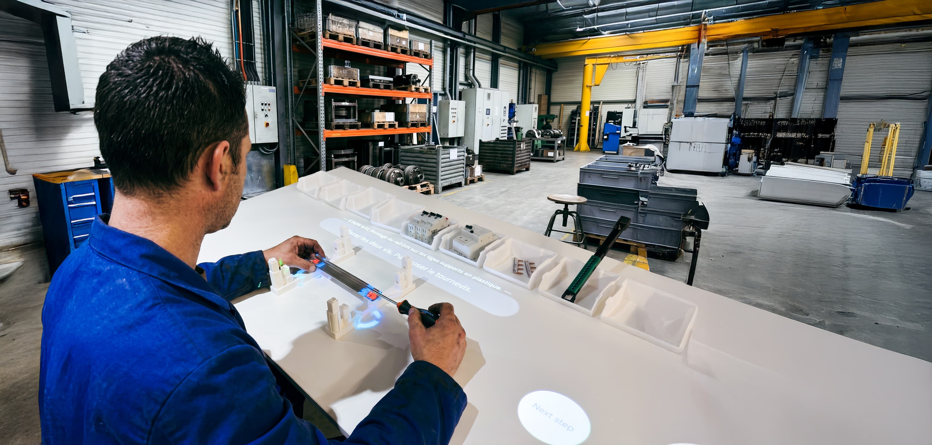 Projection Co-idea sur une surface de travail industrielle